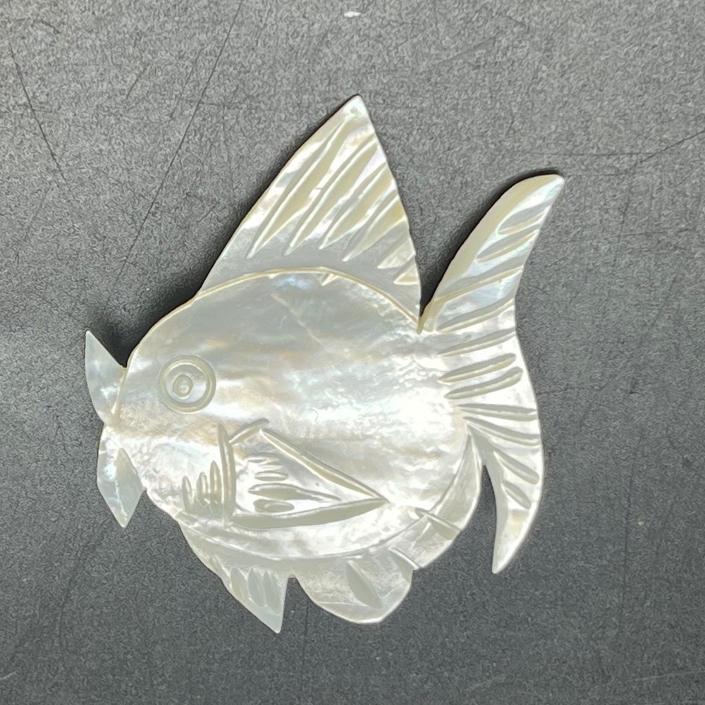 Vintage White Mother‎ of Pearl/Abalone Carved Shell Fish Brooch Bethlehem